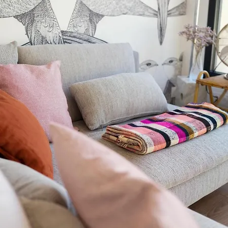 Casa de Férias Les Hirondelles, De Charme Avec Jardin, 7p